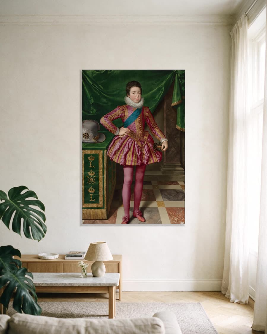 Portret van koning Lodewijk XIII van Frankrijk in een aluminium frame aan dezelfde muur