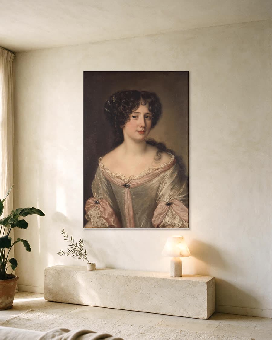 Portret van La Duchessa Mancini Colonna (1646-1699) in een aluminium frame aan dezelfde muur