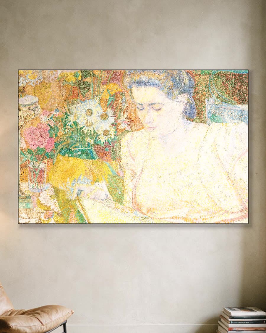 Portret van Marie Jeanette de Lange in een aluminium frame aan dezelfde muur