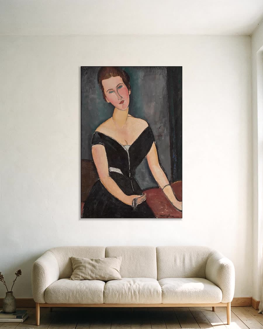 Portret van mevrouw Cécile van Muyden in een aluminium frame aan dezelfde muur