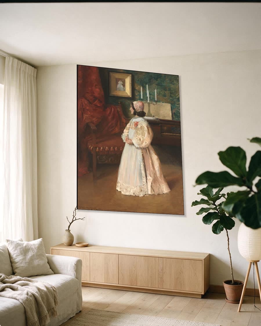 Portret van mijn dochter Alice in een aluminium frame aan dezelfde muur