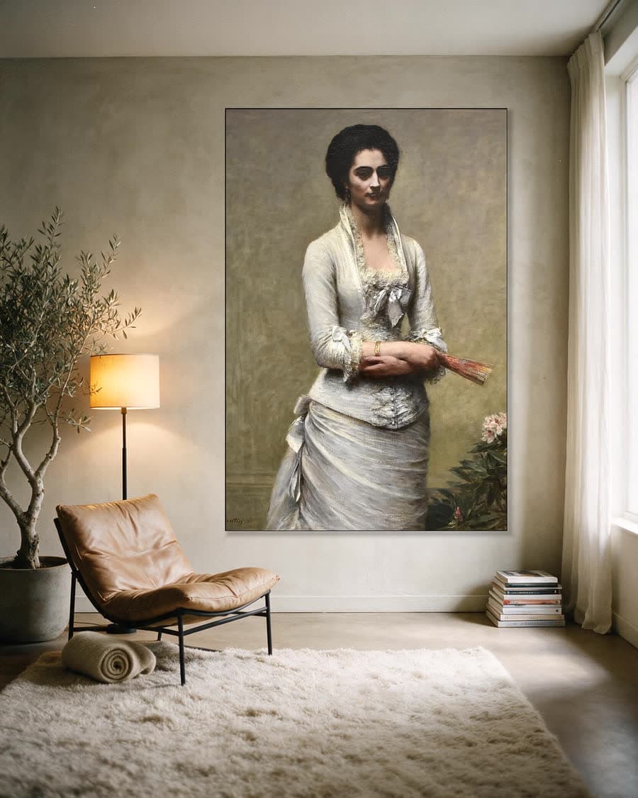 Portret van Eva Callimachi-Catargi in een aluminium frame aan dezelfde muur
