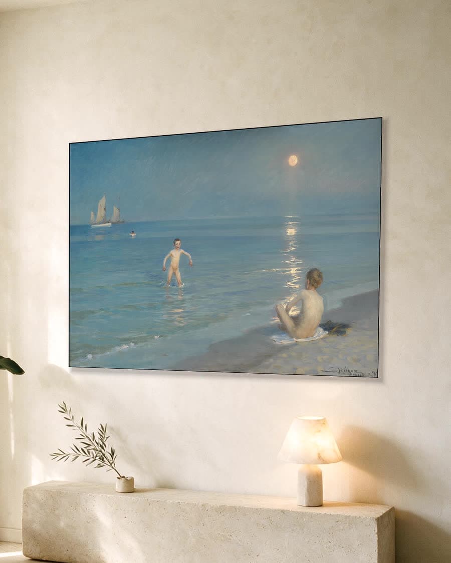 Jongens die zwemmen bij Skagen, zomeravond in een aluminium frame aan dezelfde muur