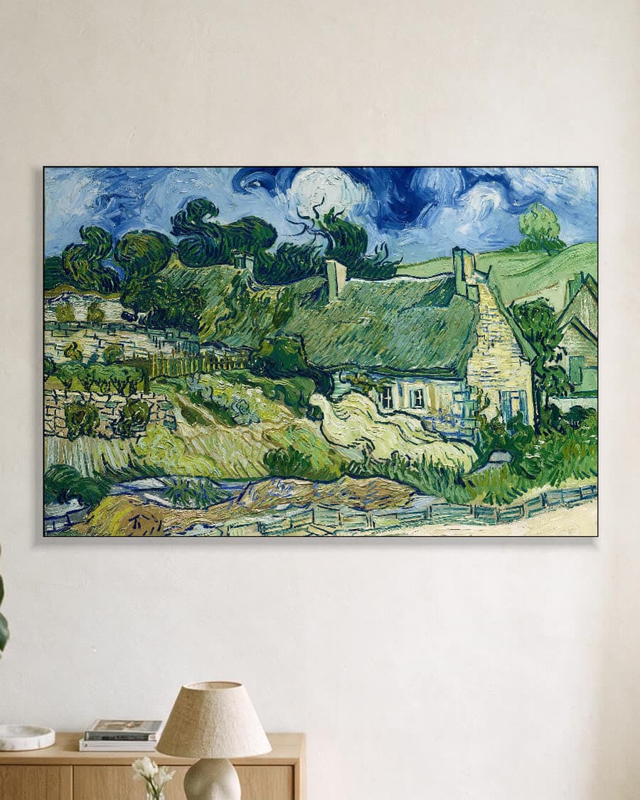 Rietgedekte huisjes in Cordeville in een aluminium frame aan dezelfde muur
