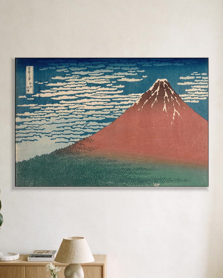 Rode Fuji (Zuidenwind, heldere lucht) in een aluminium frame aan dezelfde muur