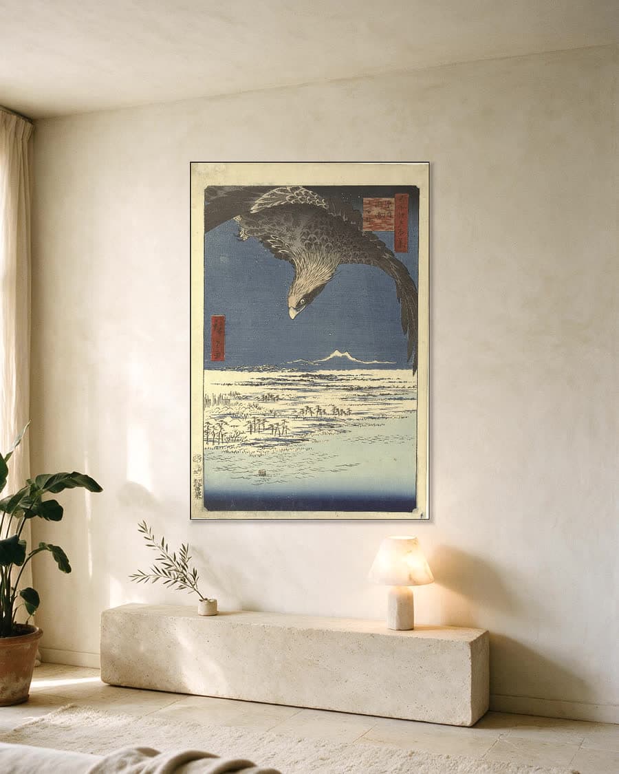 Adelaar boven Fukagawa in een aluminium frame aan dezelfde muur