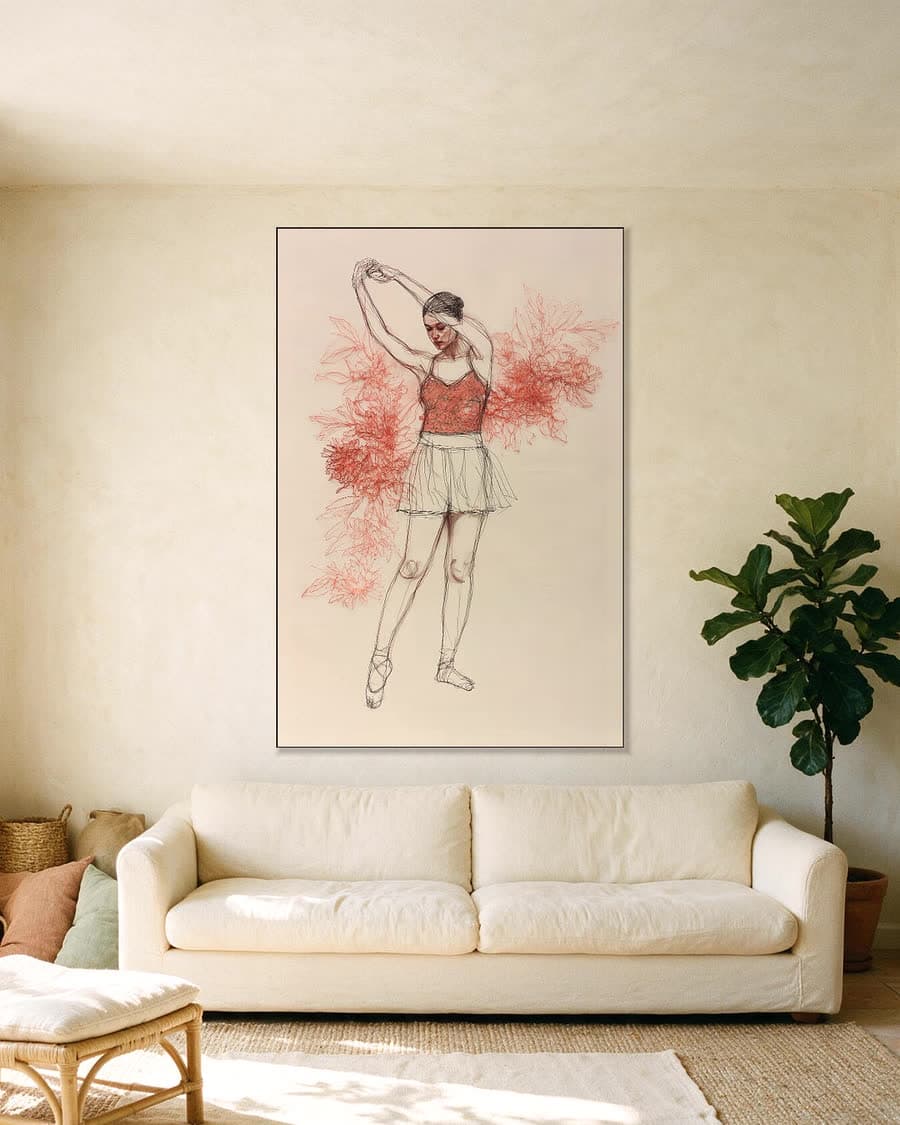 Danseres met bloesem in een aluminium frame aan dezelfde muur