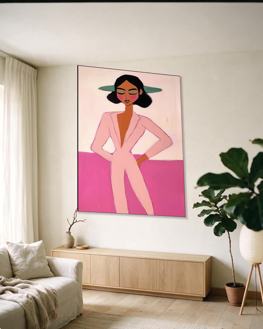 Roze pak in een aluminium frame aan dezelfde muur