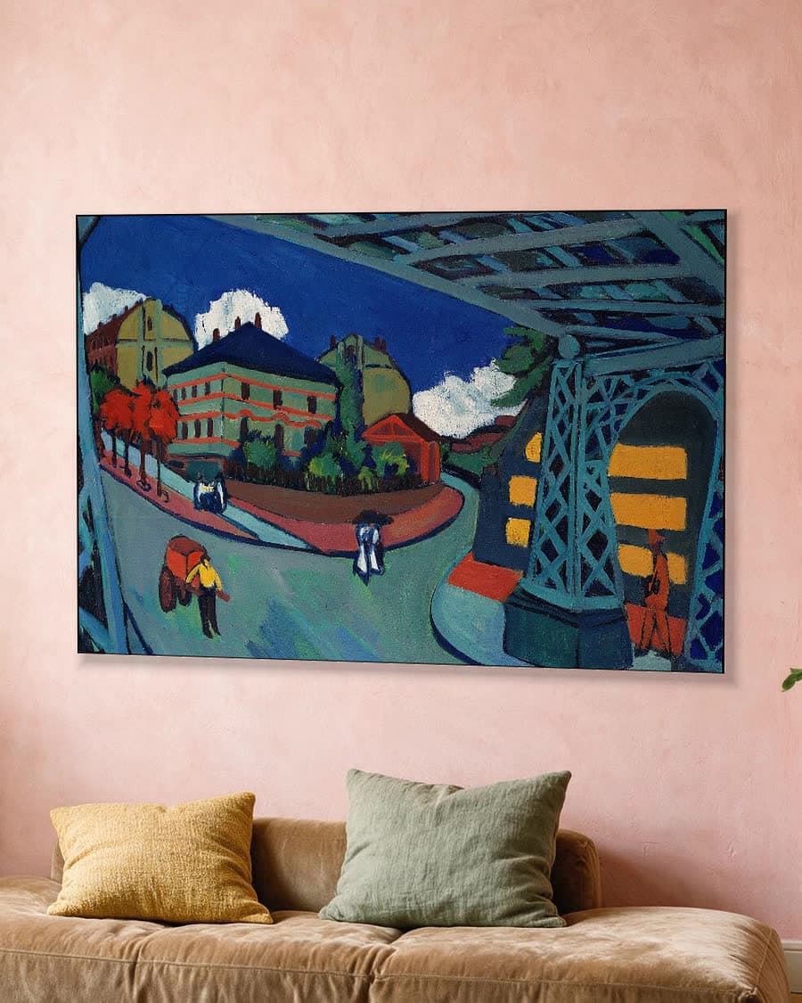 Spoorbrug aan de Löbtauer Strasse in Dresden in een aluminium frame aan dezelfde muur