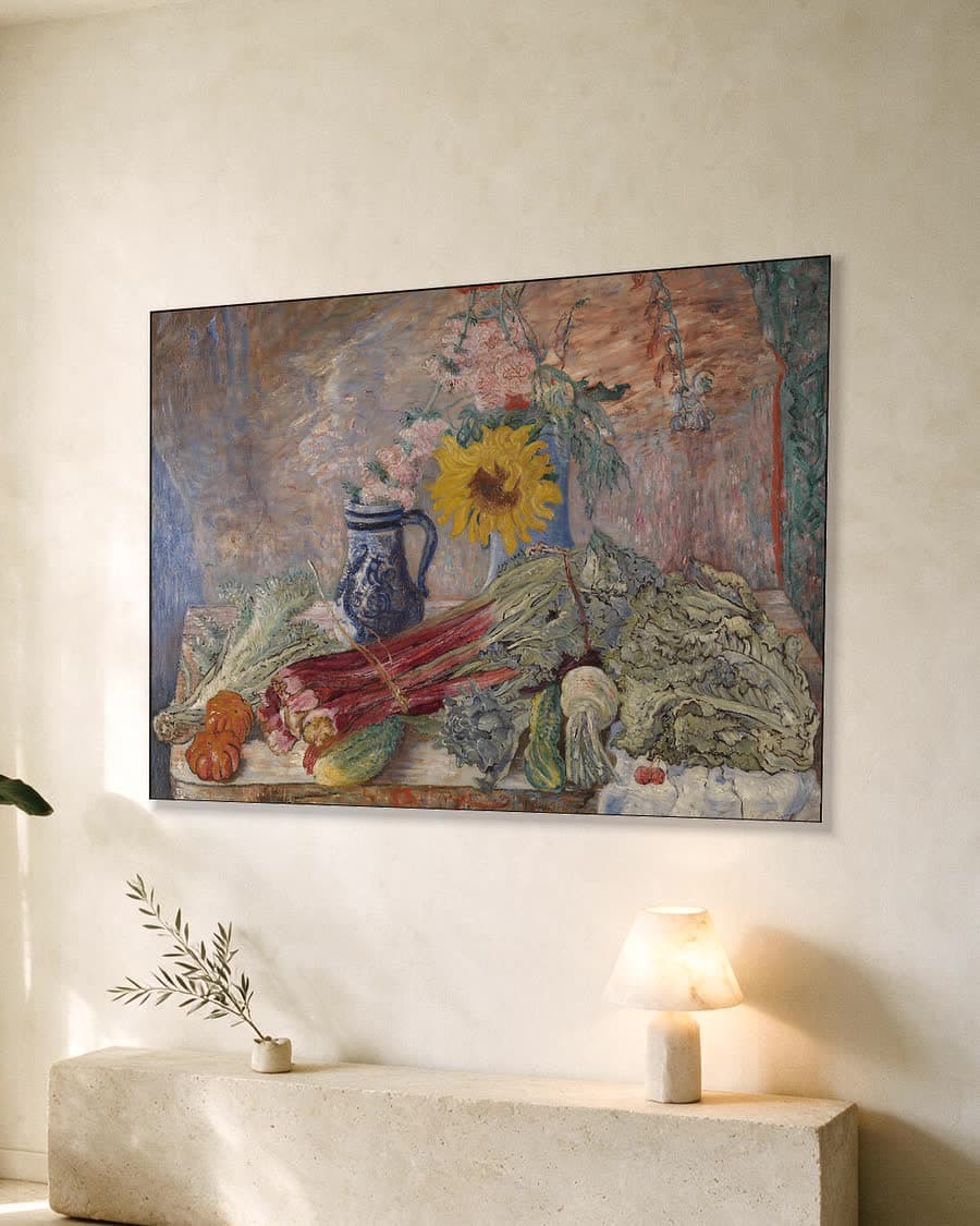 Bloemen en groenten in een aluminium frame aan dezelfde muur