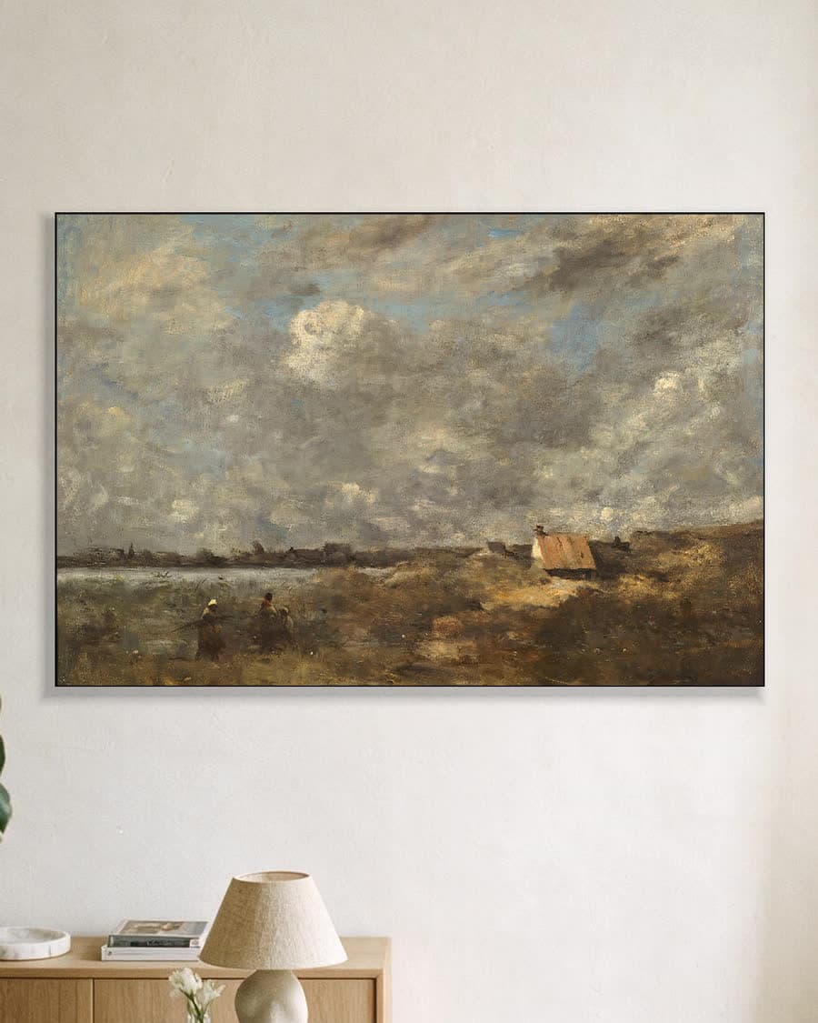 Bewolkte luchten boven het landschap in een aluminium frame aan dezelfde muur