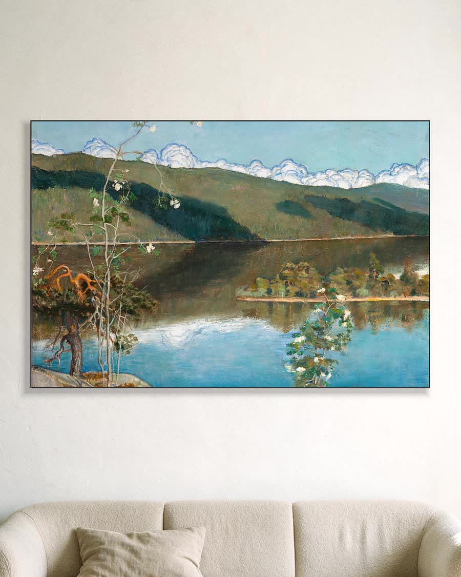 Rustig meerlandschap met bloesem in een aluminium frame aan dezelfde muur