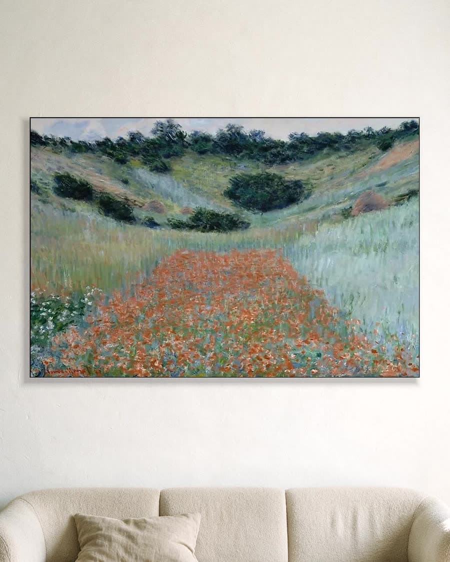 Klaprozen Veld in een Vallei bij Giverny in een aluminium frame aan dezelfde muur
