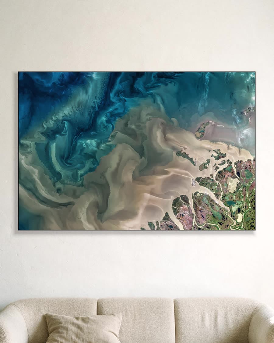 Stromende Delta in een aluminium frame aan dezelfde muur