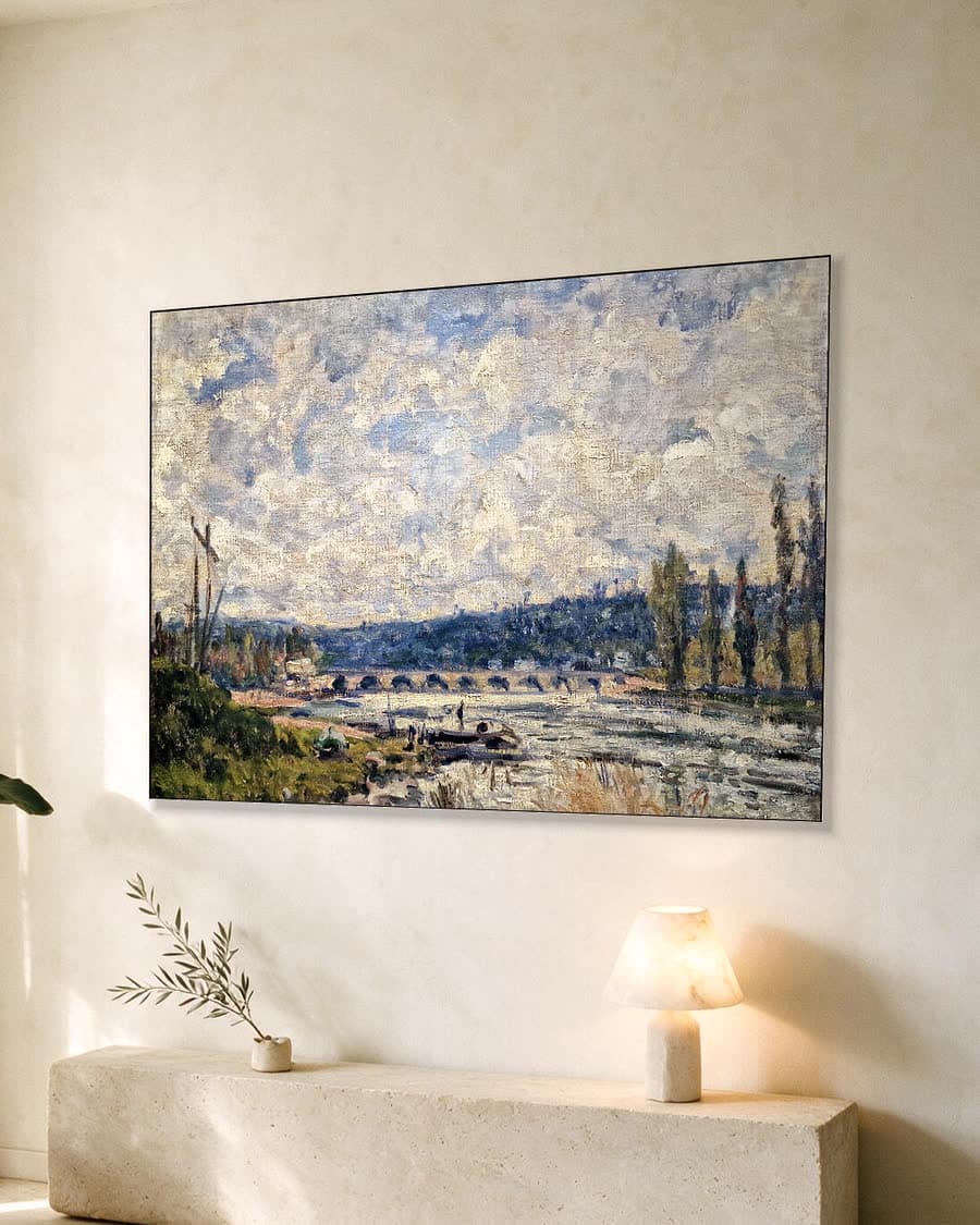 De brug bij Sèvres in een aluminium frame aan dezelfde muur