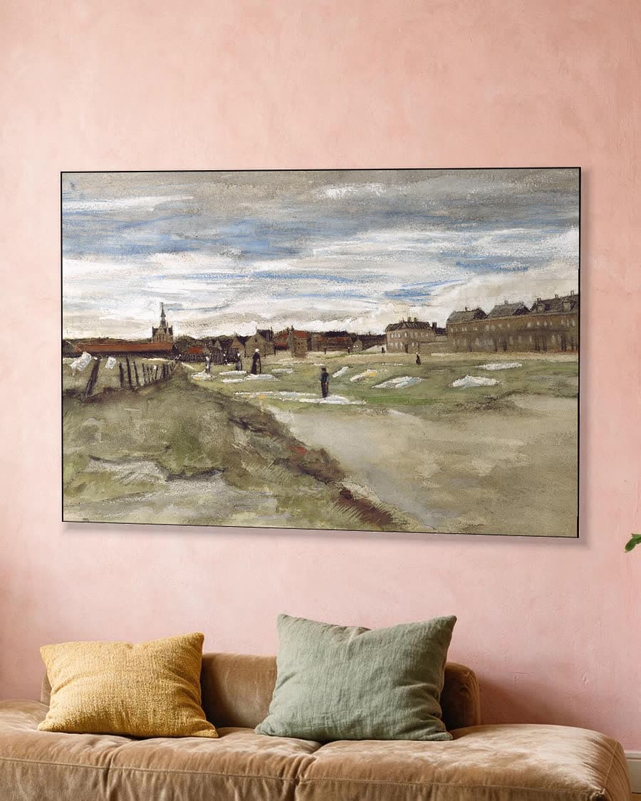 Bleekveld bij Scheveningen in een aluminium frame aan dezelfde muur