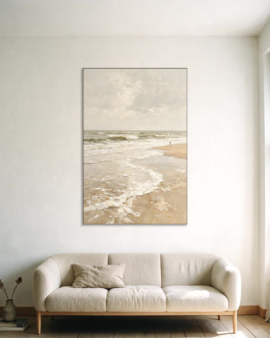 Schuim op nat zand in een aluminium frame aan dezelfde muur