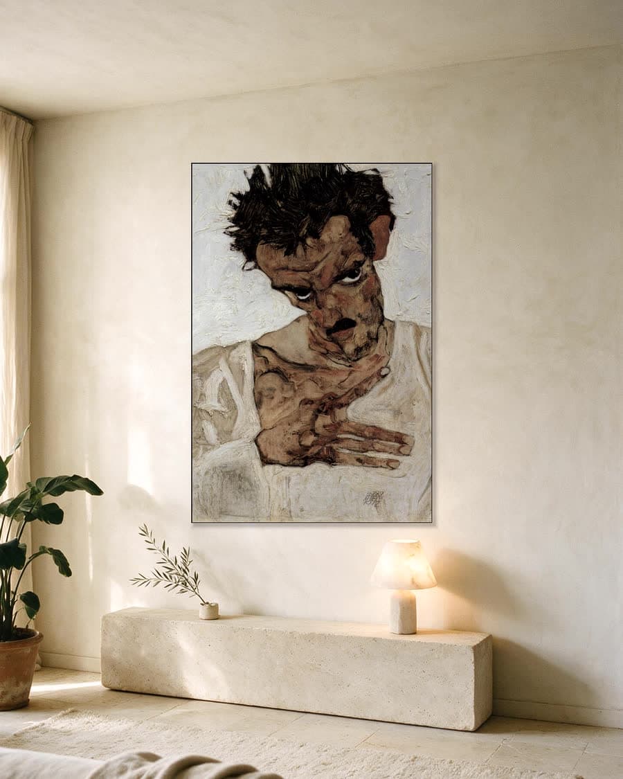 Zelfportret met gebogen hoofd in een aluminium frame aan dezelfde muur