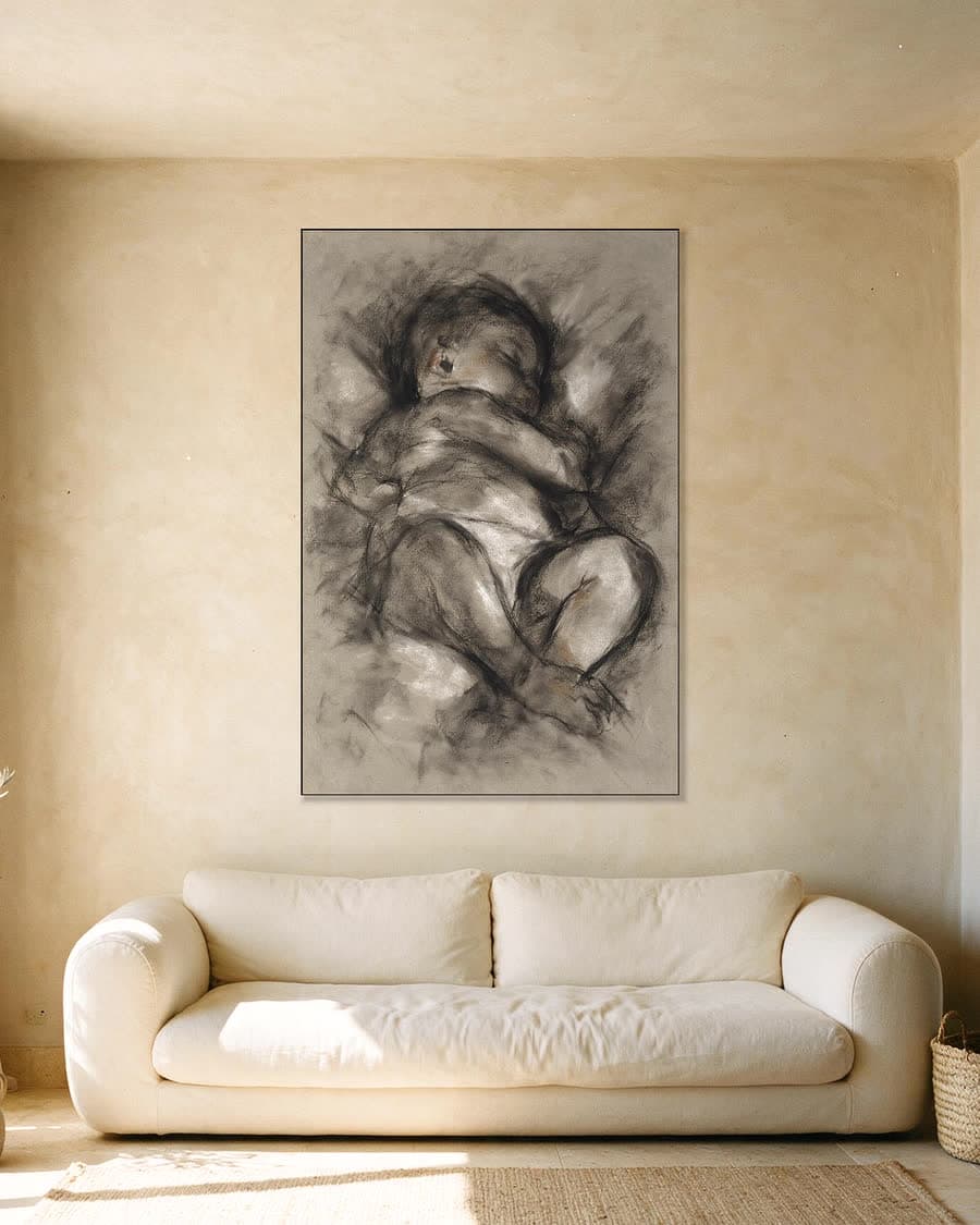 Slapend kind in een aluminium frame aan dezelfde muur