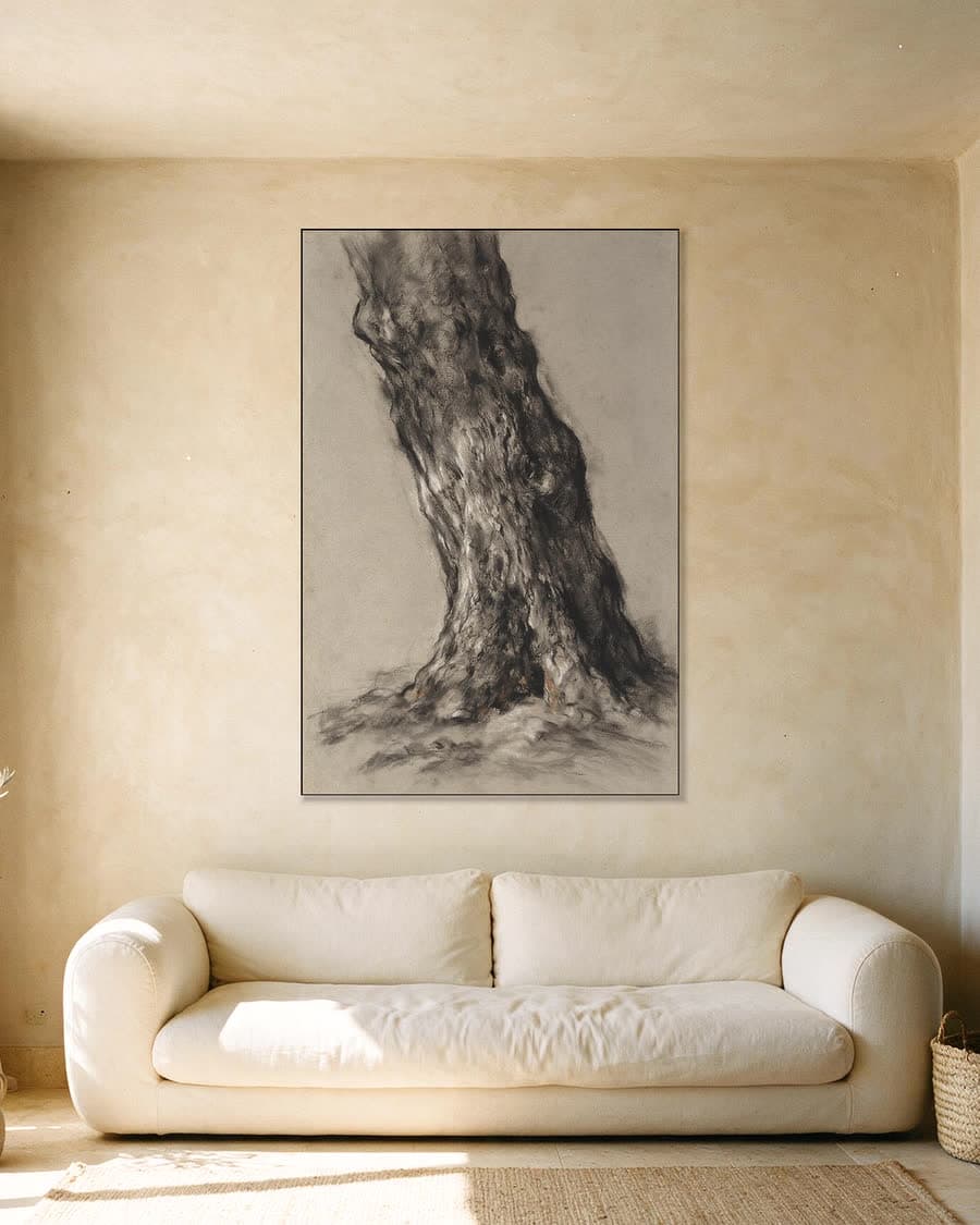 Boomstam in een aluminium frame aan dezelfde muur