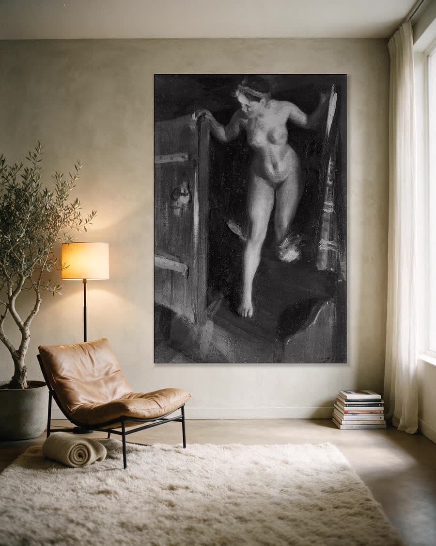 Naakt meisje in de deuropening in een aluminium frame aan dezelfde muur