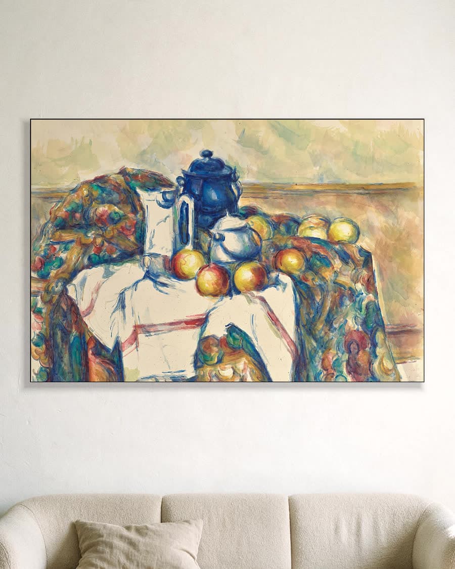 Stilleven met blauwe pot in een aluminium frame aan dezelfde muur