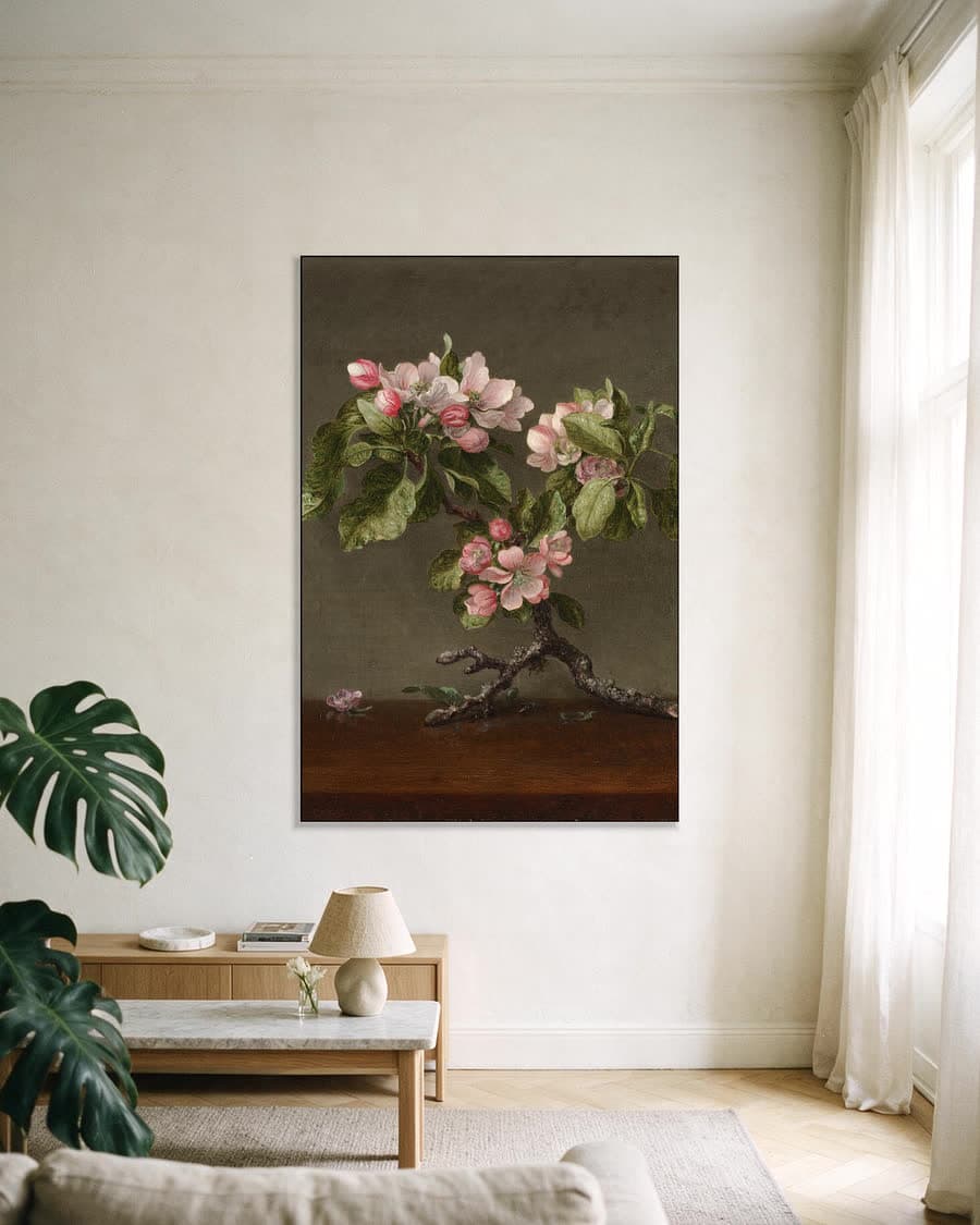 Appelbloesem in een aluminium frame aan dezelfde muur