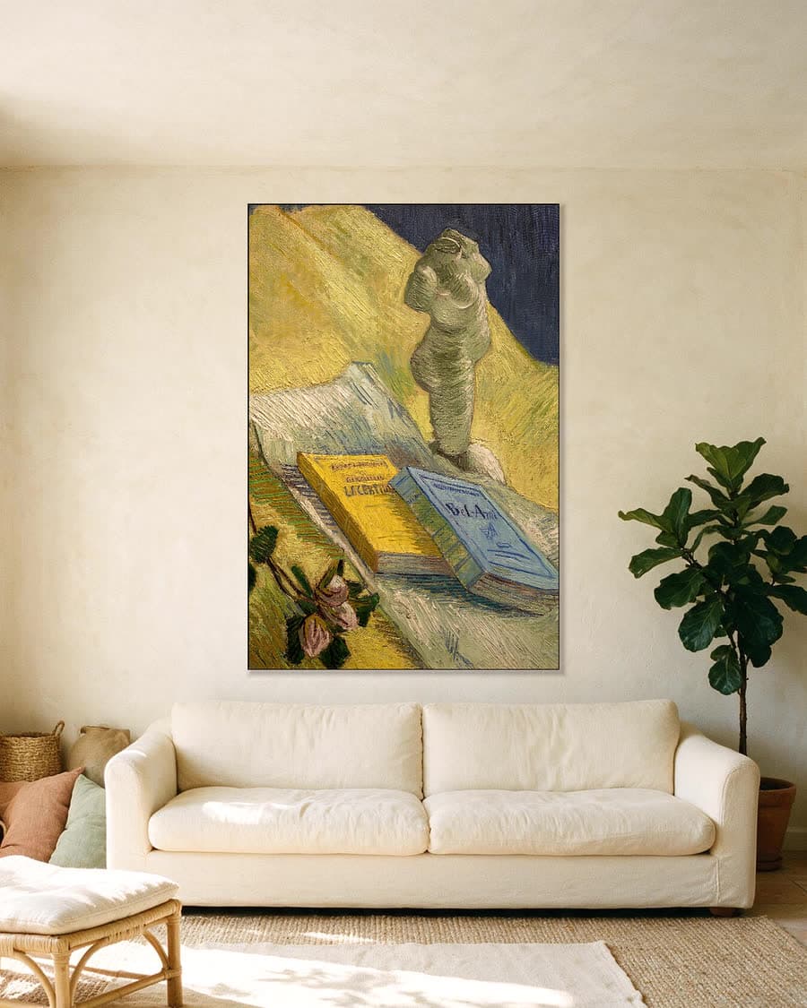 Stilleven met gipstorso, een roos en twee romans in een aluminium frame aan dezelfde muur