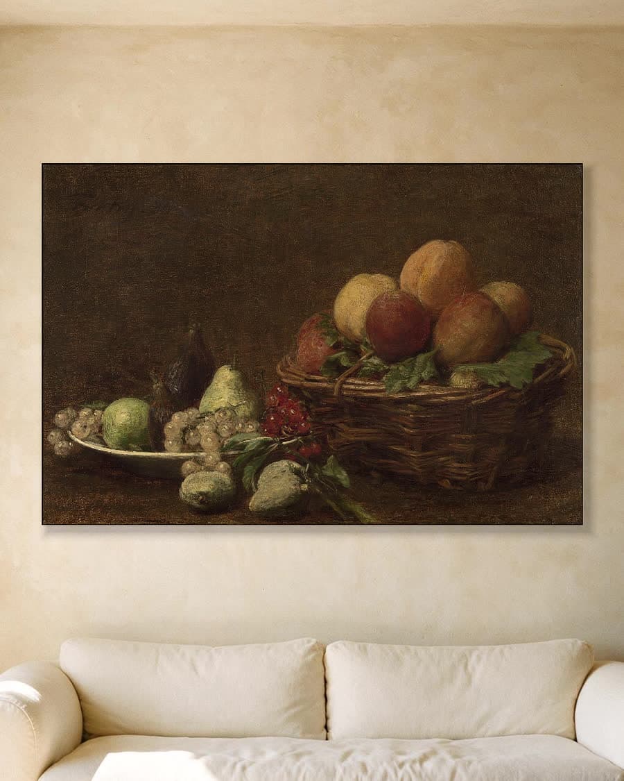Stilleven met fruit in een aluminium frame aan dezelfde muur