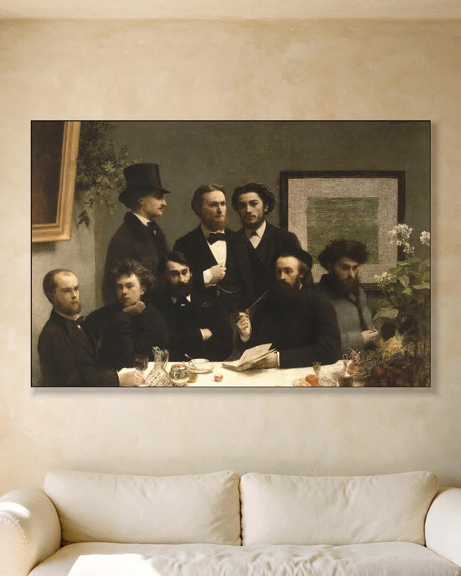 Een hoek van de tafel in een aluminium frame aan dezelfde muur