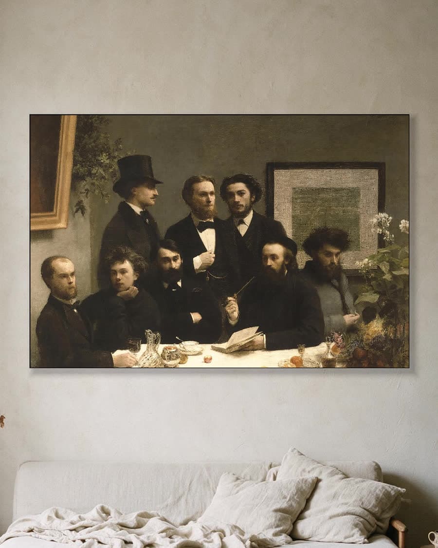 Een hoek van de tafel in een aluminium frame aan dezelfde muur