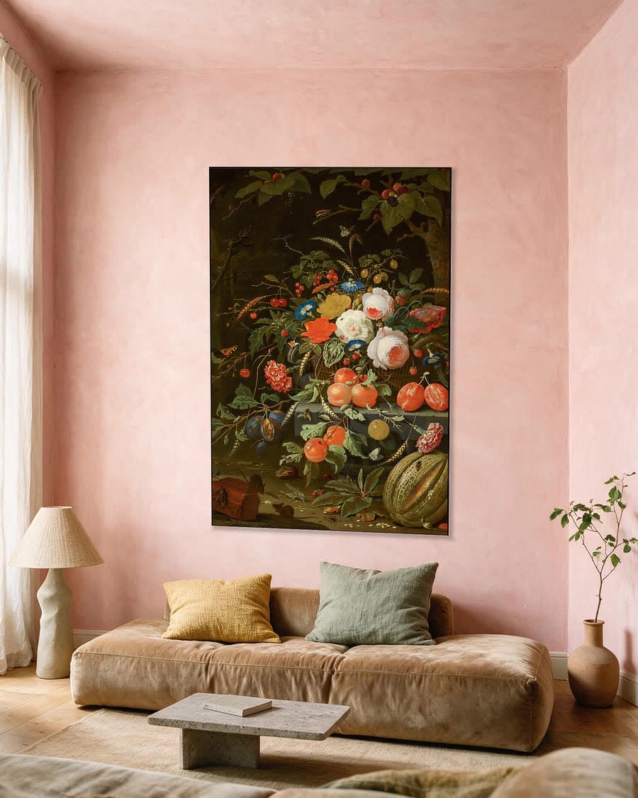 Bloemen en fruit in een aluminium frame aan dezelfde muur