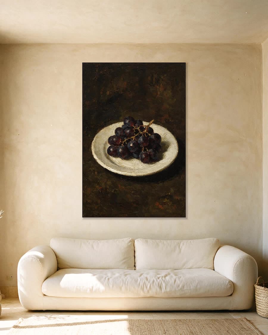 Druiven in een aluminium frame aan dezelfde muur