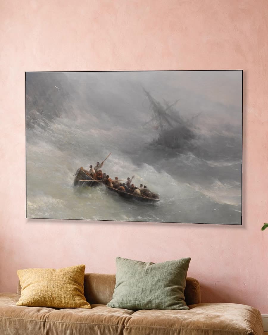De regenboog in een aluminium frame aan dezelfde muur