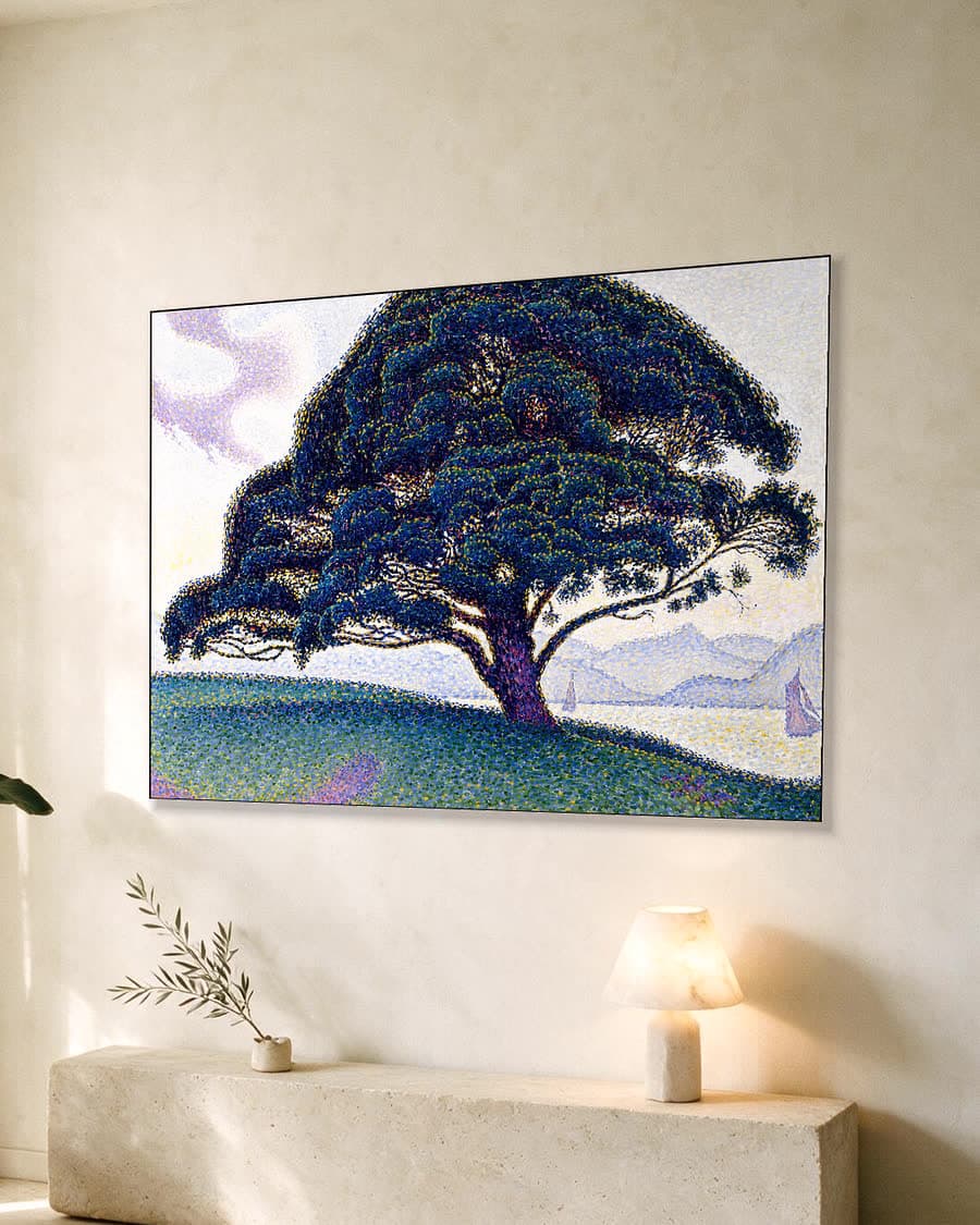Majestueuze boom aan het water in een aluminium frame aan dezelfde muur