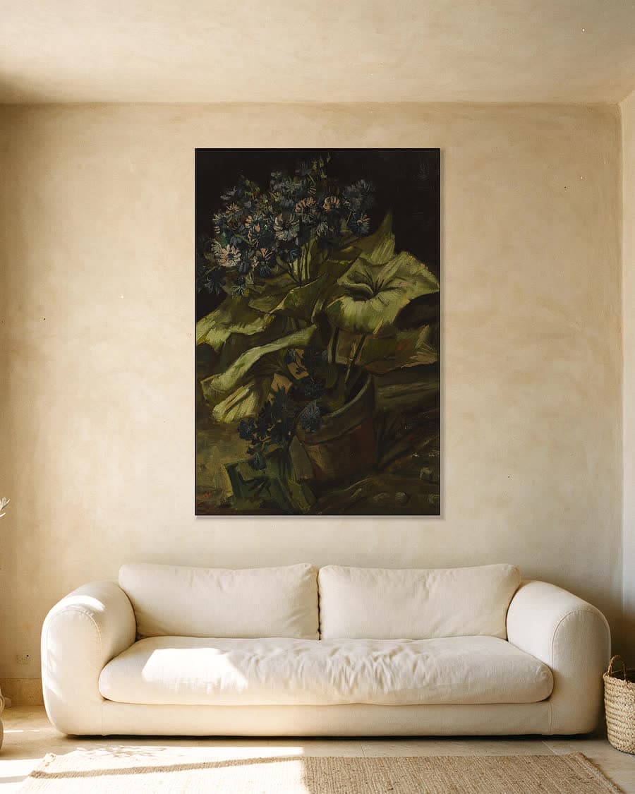 Cineraria in een aluminium frame aan dezelfde muur