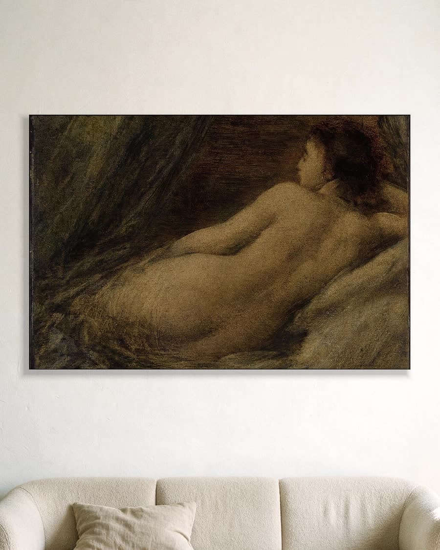 Liggend naakt in een aluminium frame aan dezelfde muur