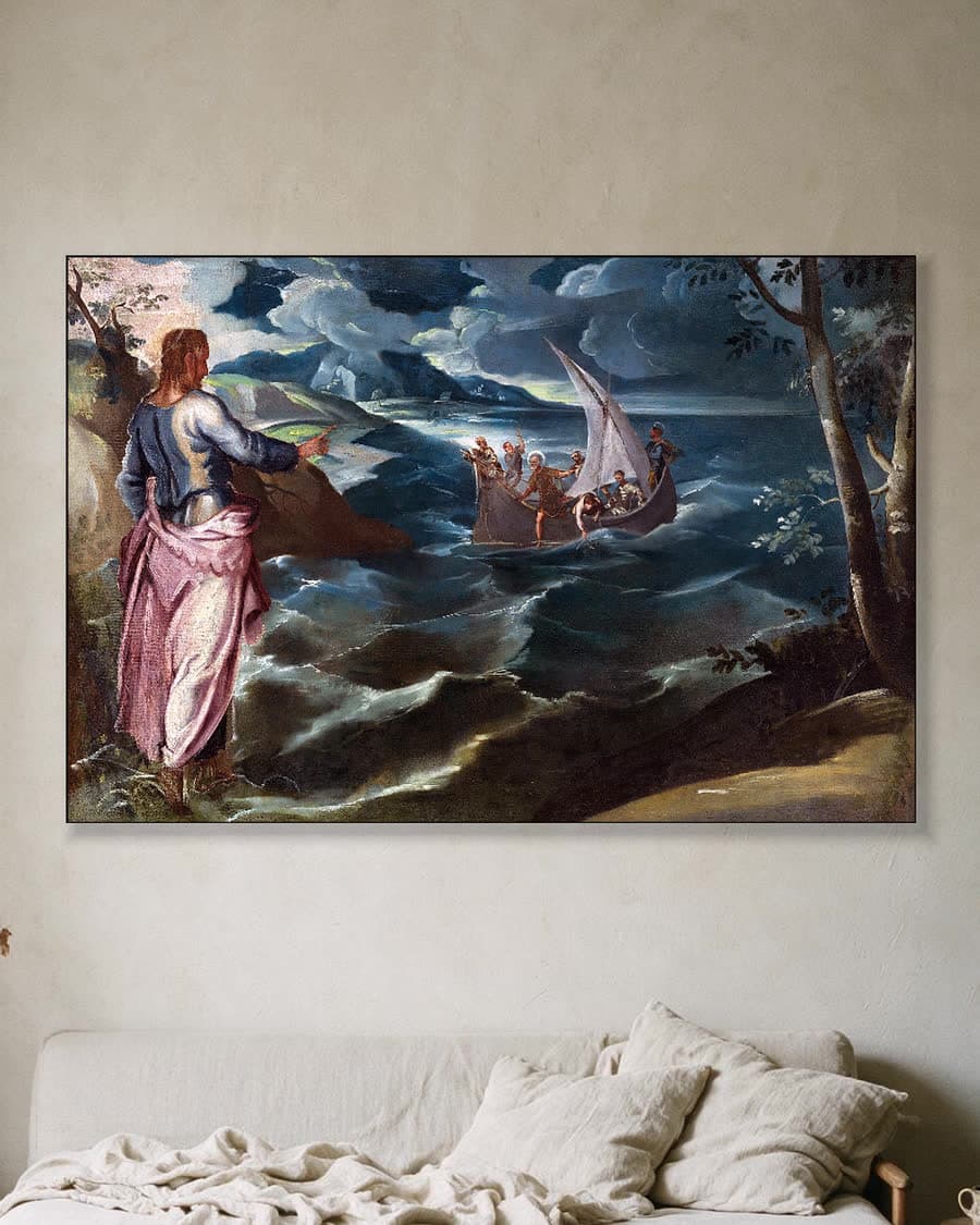 Christus aan het meer van Galilea in een aluminium frame aan dezelfde muur