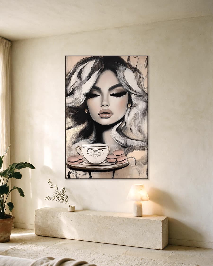 Thee met macarons in een aluminium frame aan dezelfde muur