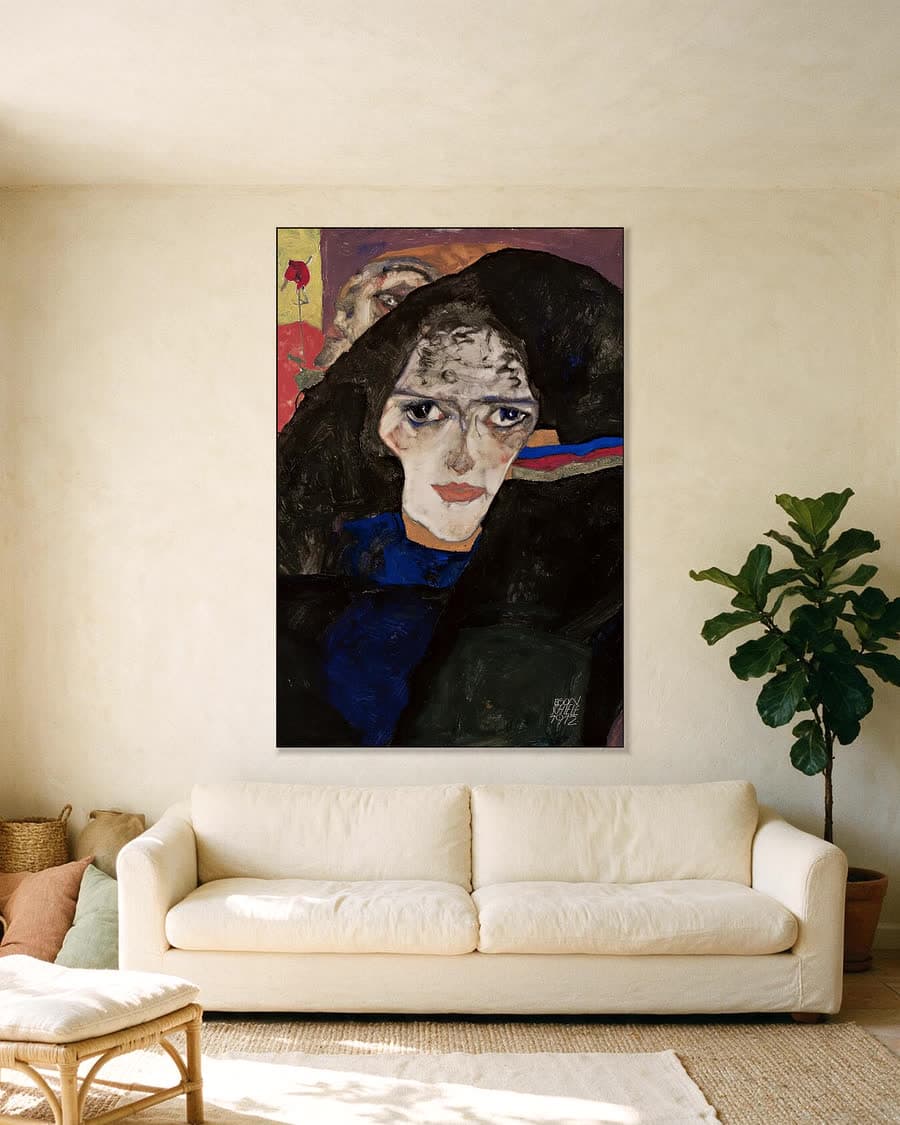 Treurende vrouw in een aluminium frame aan dezelfde muur