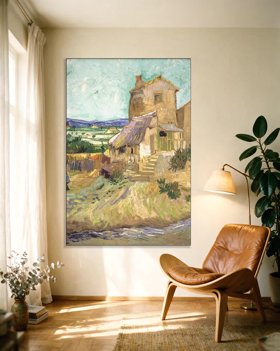 De oude molen in een aluminium frame aan dezelfde muur