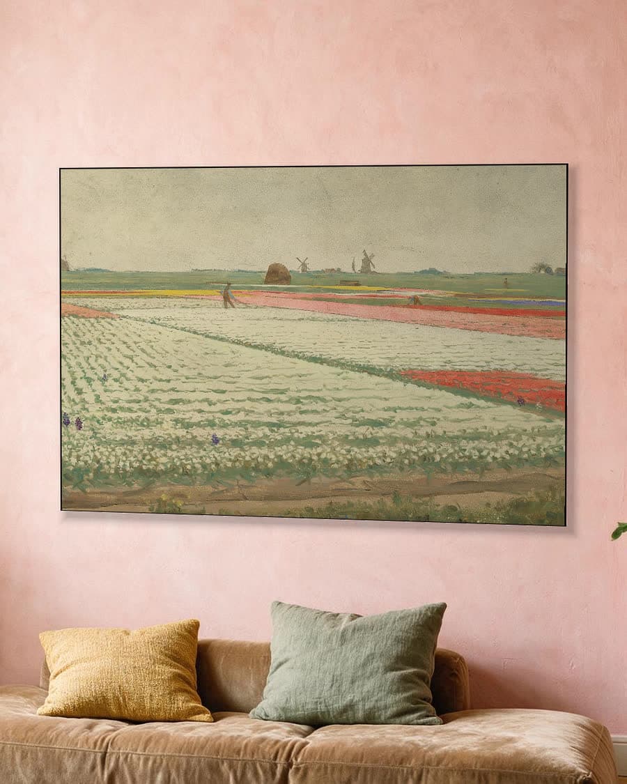 Tulpenvelden in een aluminium frame aan dezelfde muur