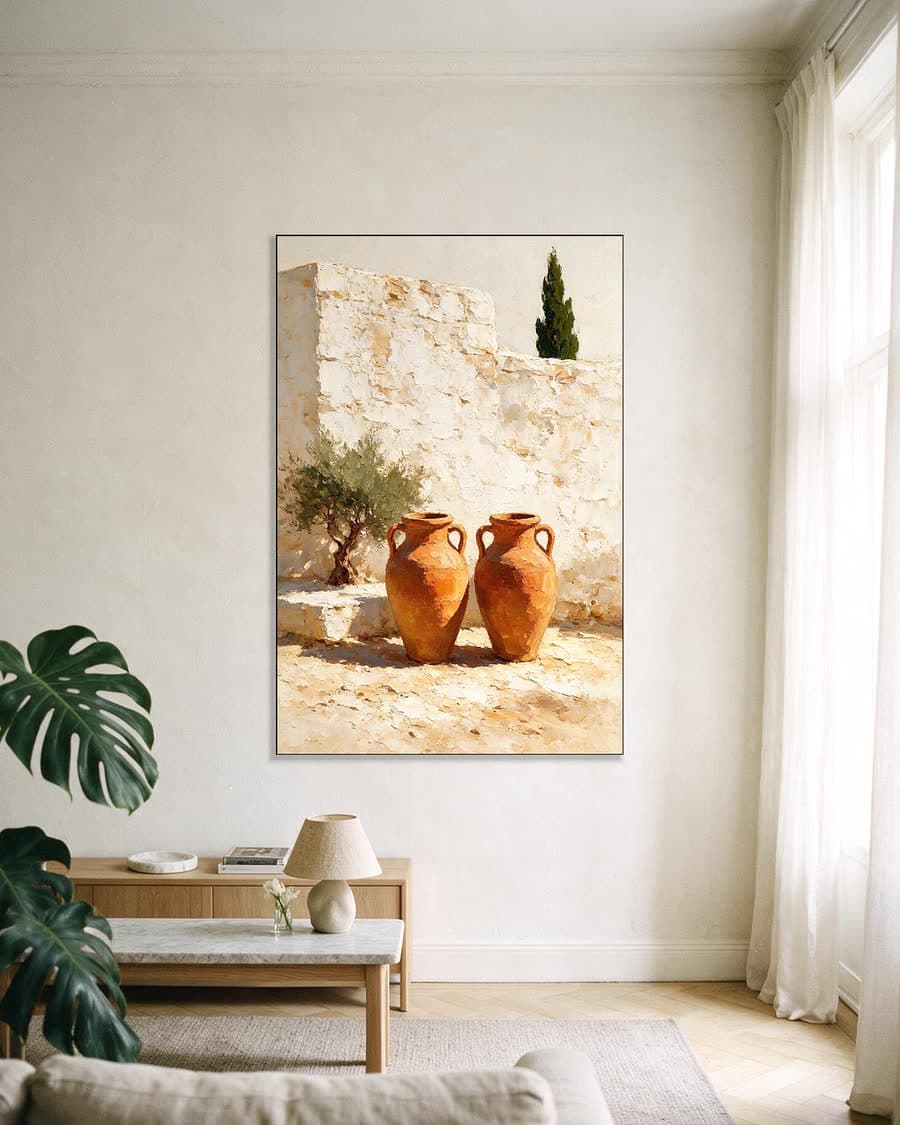 Twee terracotta potten in een aluminium frame aan dezelfde muur