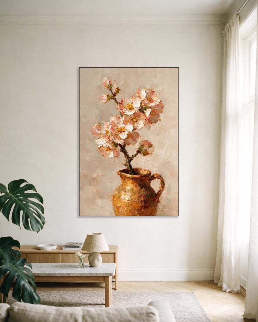Bloesem in een kruikje in een aluminium frame aan dezelfde muur