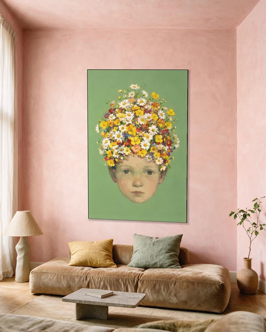 Kind met madelieven in een aluminium frame aan dezelfde muur