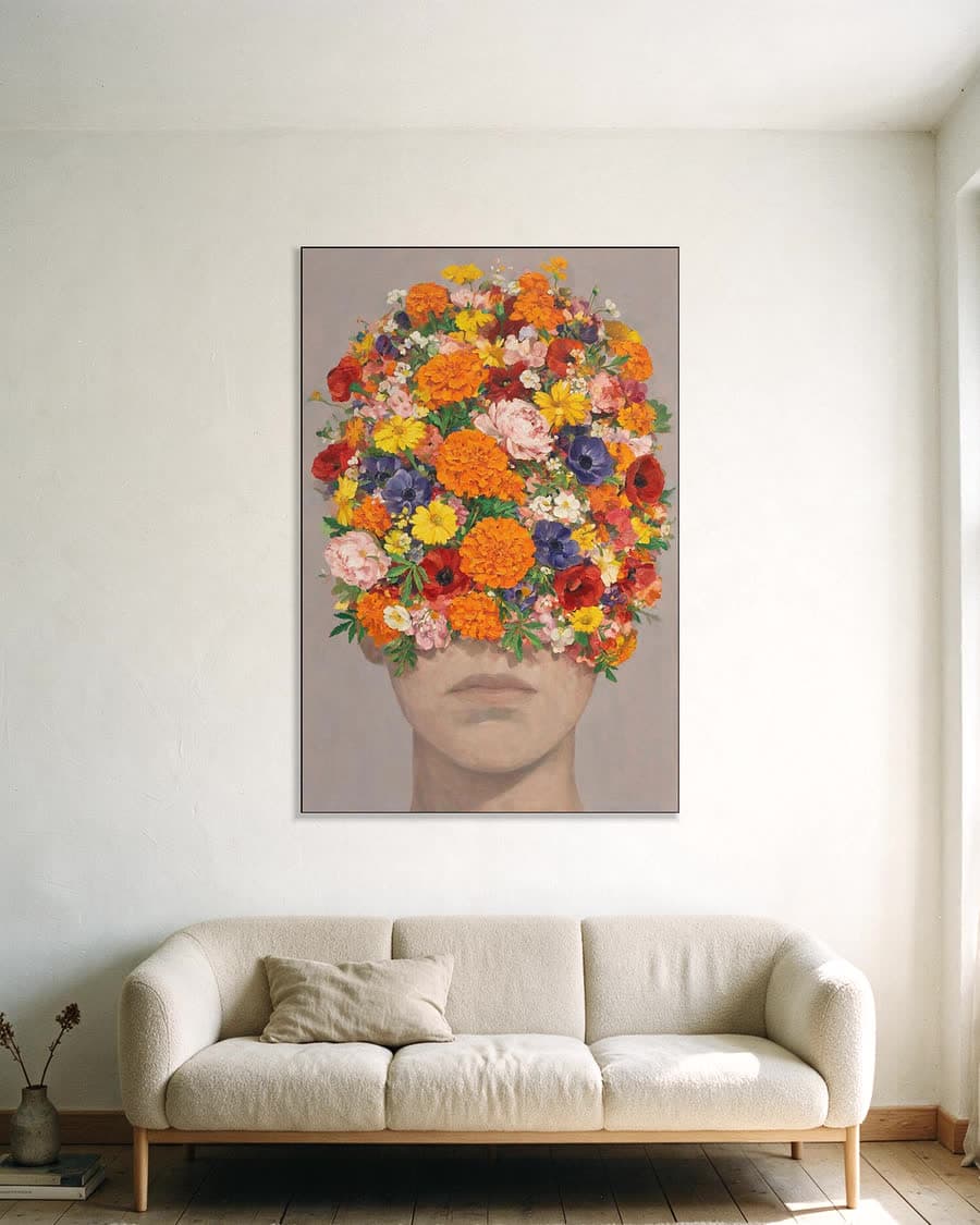 Aangesneden kop in een aluminium frame aan dezelfde muur