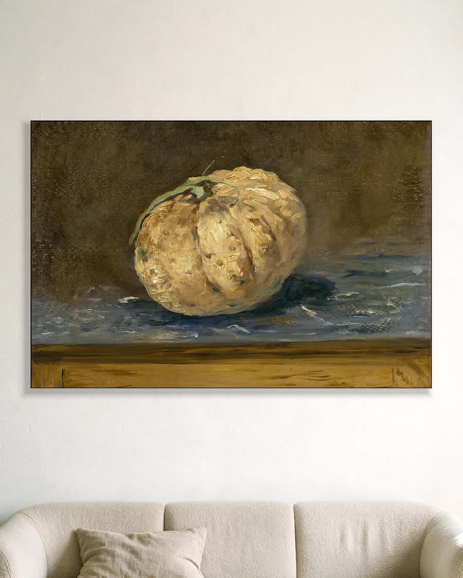 De meloen in een aluminium frame aan dezelfde muur