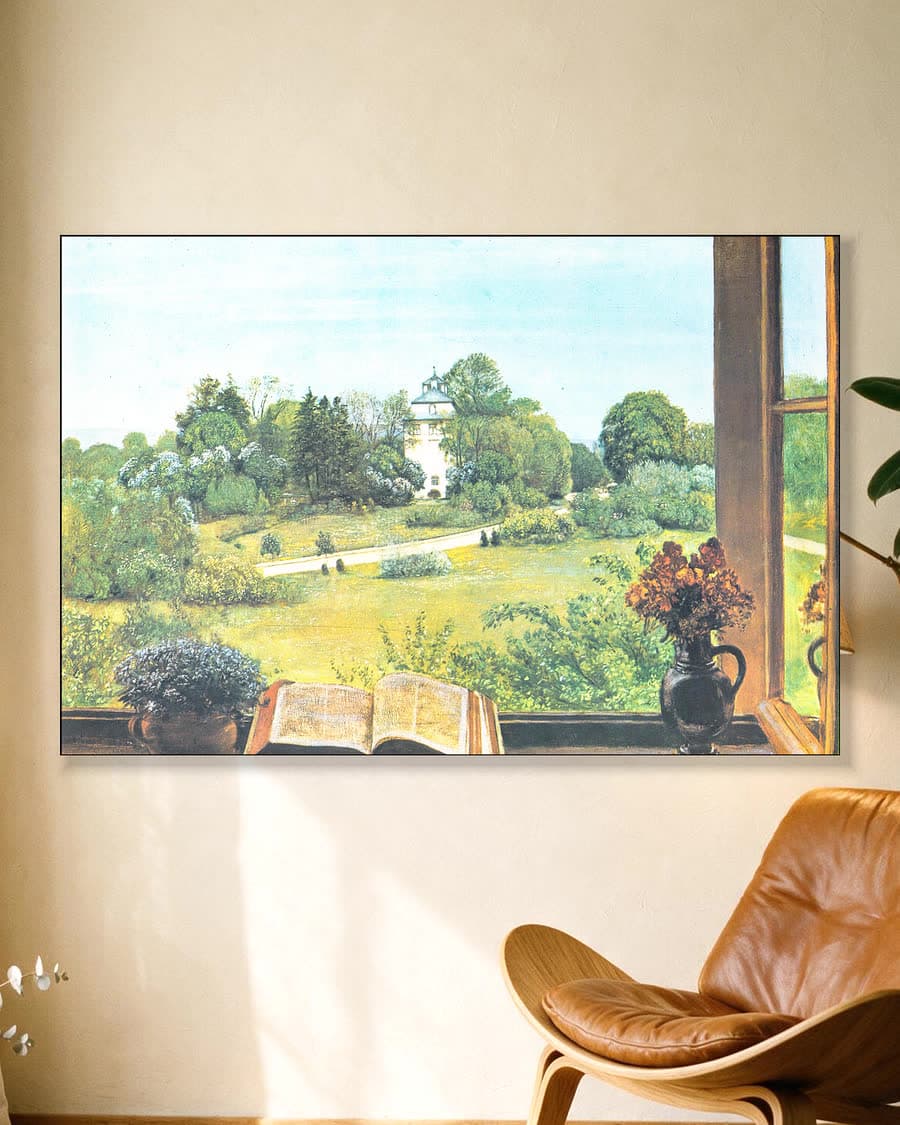 Uitzicht op landhuis en tuin in een aluminium frame aan dezelfde muur