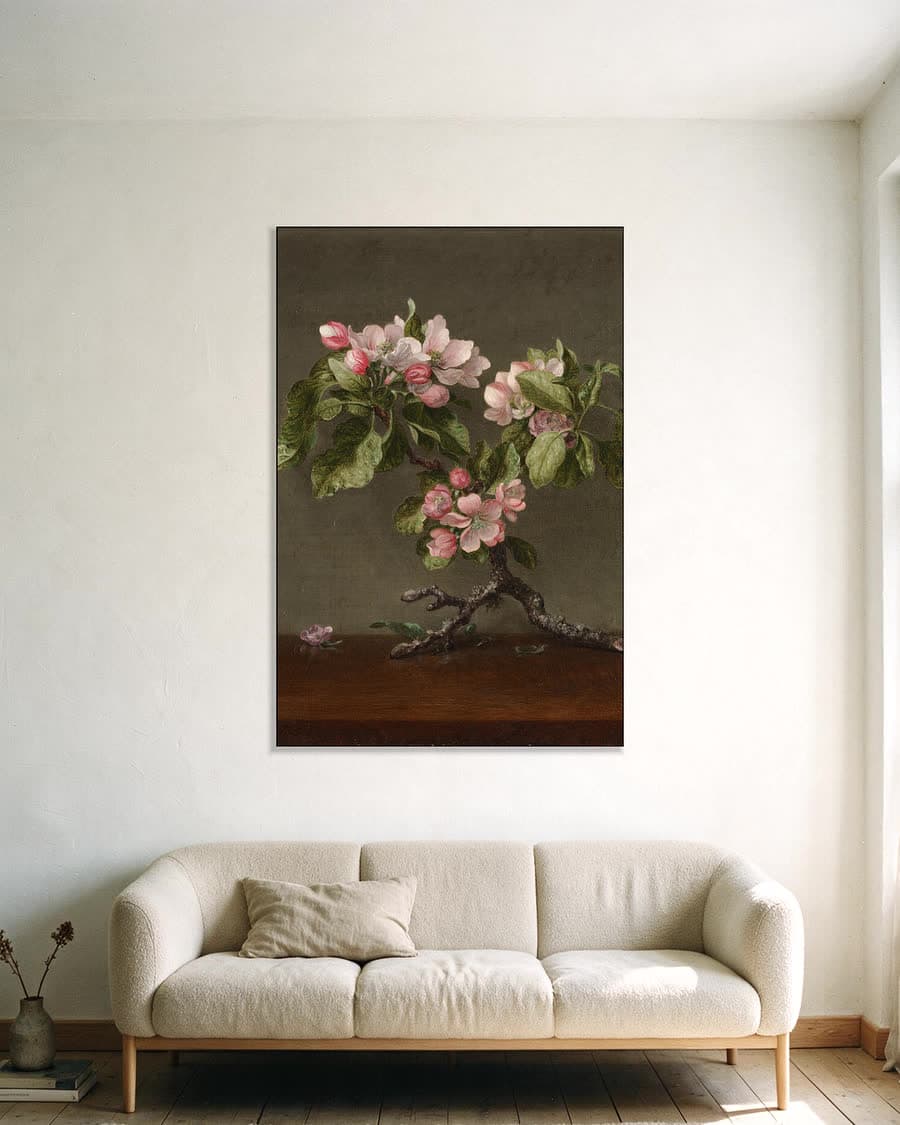 Appelbloesem in een aluminium frame aan dezelfde muur