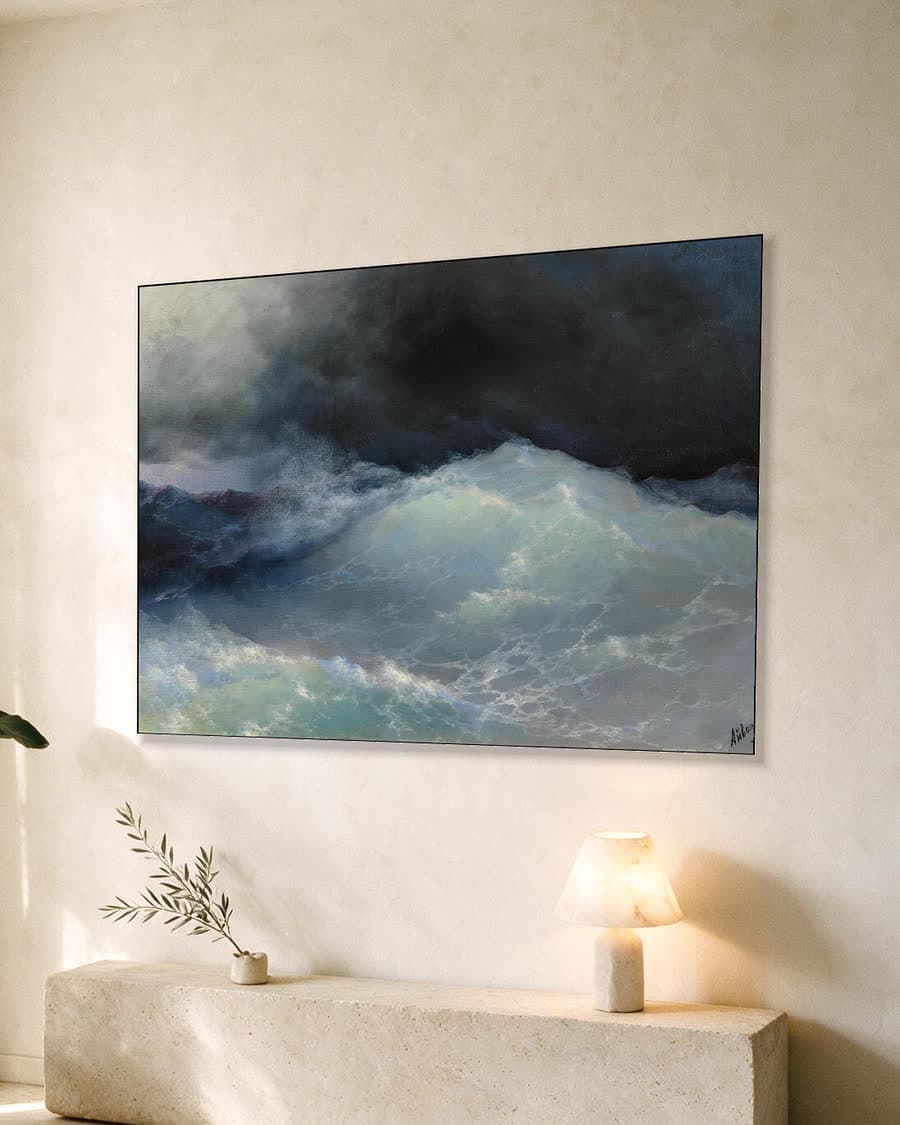 Hoge golven op open zee in een aluminium frame aan dezelfde muur